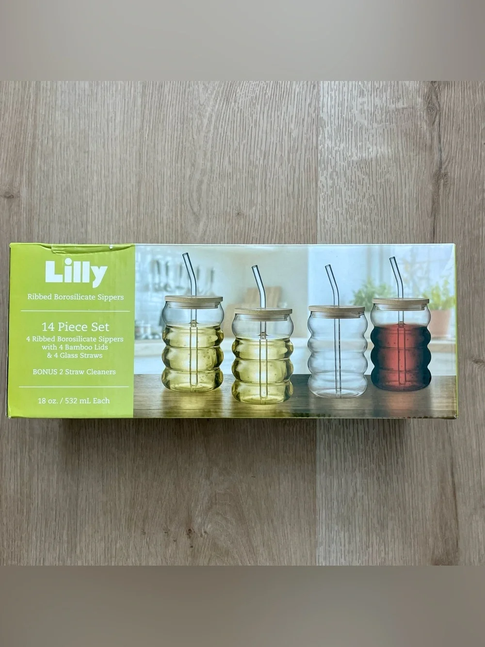 NWT Lilly Ribbed Glass Sippers with Bamboo Lids and Glass straws, 18 oz Set of 4